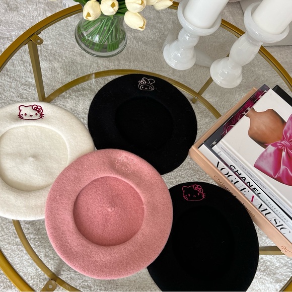 MULTIPLE COLORS AVAILABLE 😍HELLO KITTY OR MY MELODY WOOL BERET - Picture 5 of 8